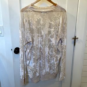 Laina Rauma Angel Baby White Lounge Shirt Size Large.